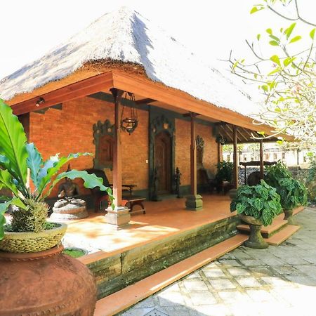 The Laras Villa Jimbaran  Exterior photo