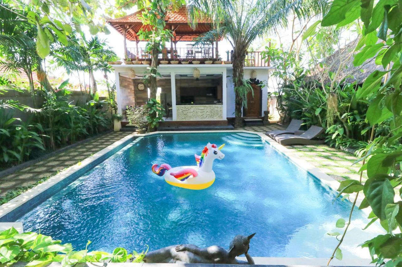 The Laras Villa Jimbaran  Exterior photo