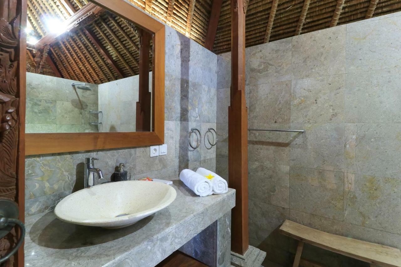 The Laras Villa Jimbaran  Exterior photo