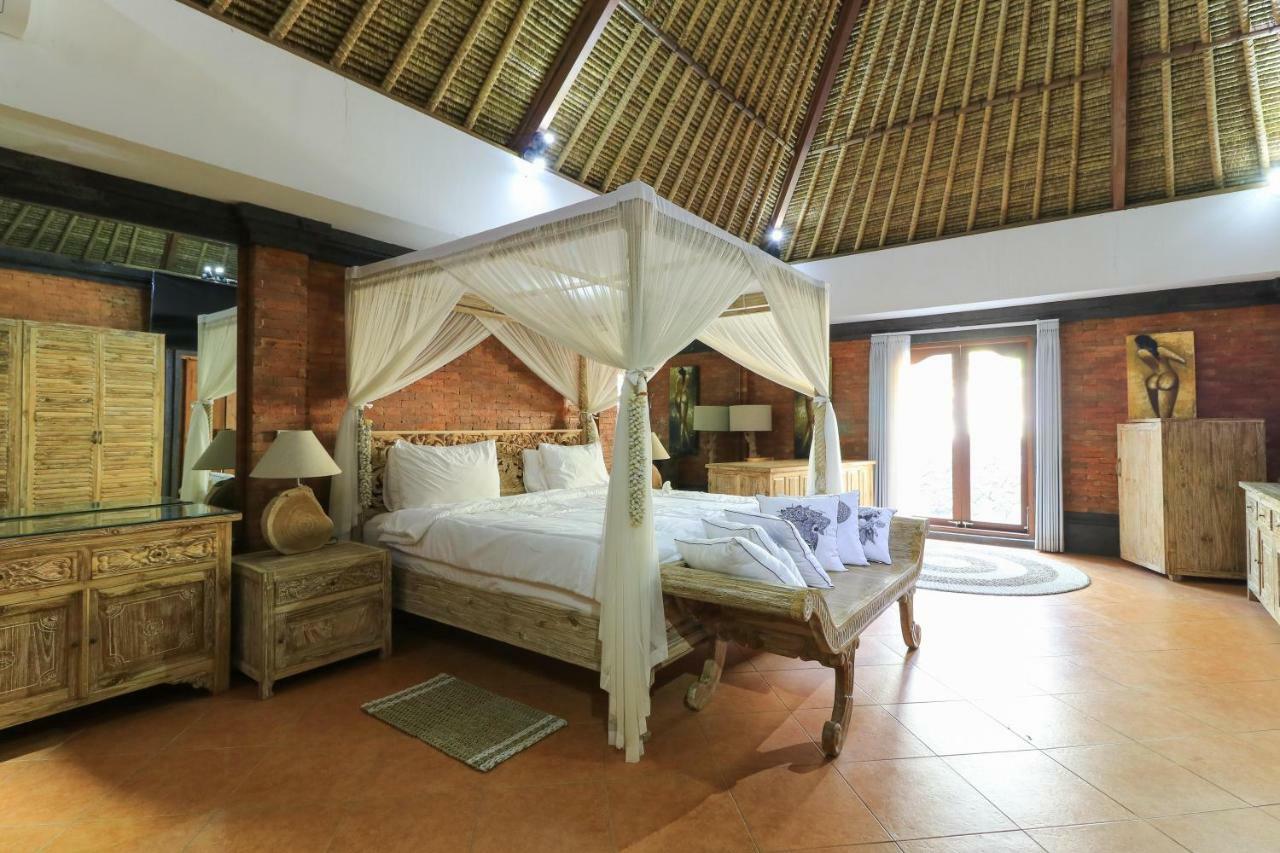 The Laras Villa Jimbaran  Exterior photo